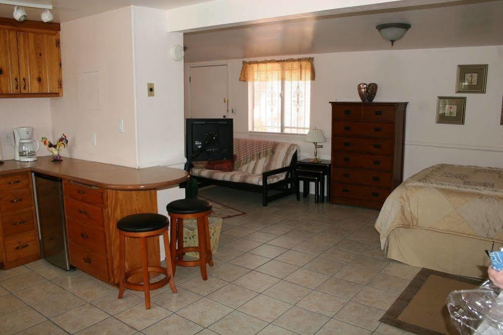 Mon Ami Bed And Breakfast Тусон Экстерьер фото